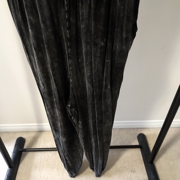 SOLD Torrid Black Mineral Wash Super Soft Jersey Knit Tie Strap Jumpsuit Sz 2 - Picture 10 of 16